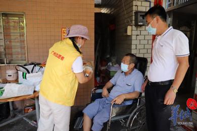广州社工、自愿者走访慰问55户难题退役武士，，，，，，，送上问候