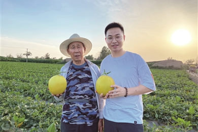 校园里的“新农人”小伙，，，，，，，，让“新鲜”直飞黎民家