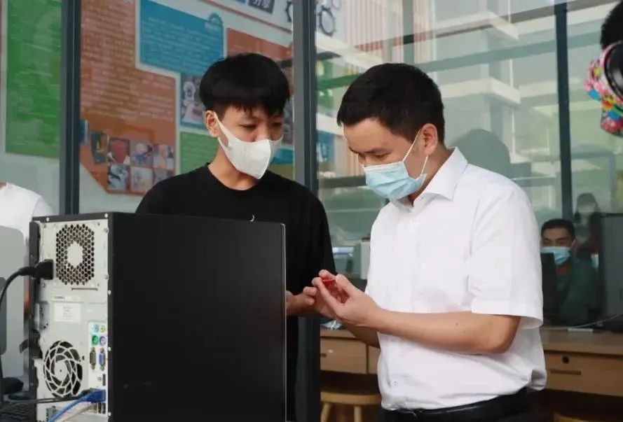团省委副书记王浩一行莅临集团旗下pg电子职业手艺学院调研指导事情4.jpg