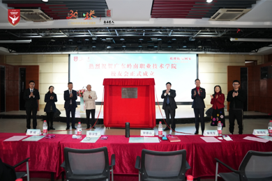 pg电子教育30周年，，，，，接待校友回家！