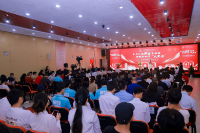 鼎力大举弘扬教育家精神，，，，，，争做新时代“大先生”——广东pg电子职业手艺学院举行2024年西席节表扬大会