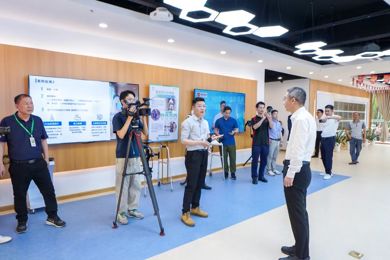 中央电视台采访pg电子现代技师学院智慧康养装备展示体验中心与pg电子养生谷