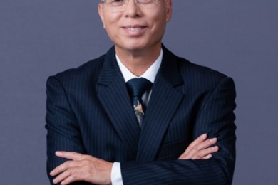 感恩偕行三十二载，，，，，，，共赴伟大产教新程 | 集团董事会主席贺惠山先生西席节献词